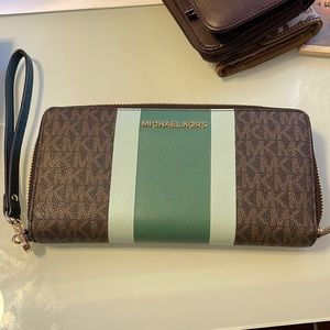 Michael Kors wallet. Green. Used once.